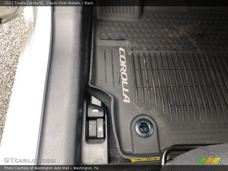 Classic Silver Metallic / Black 2021 Toyota Corolla SE