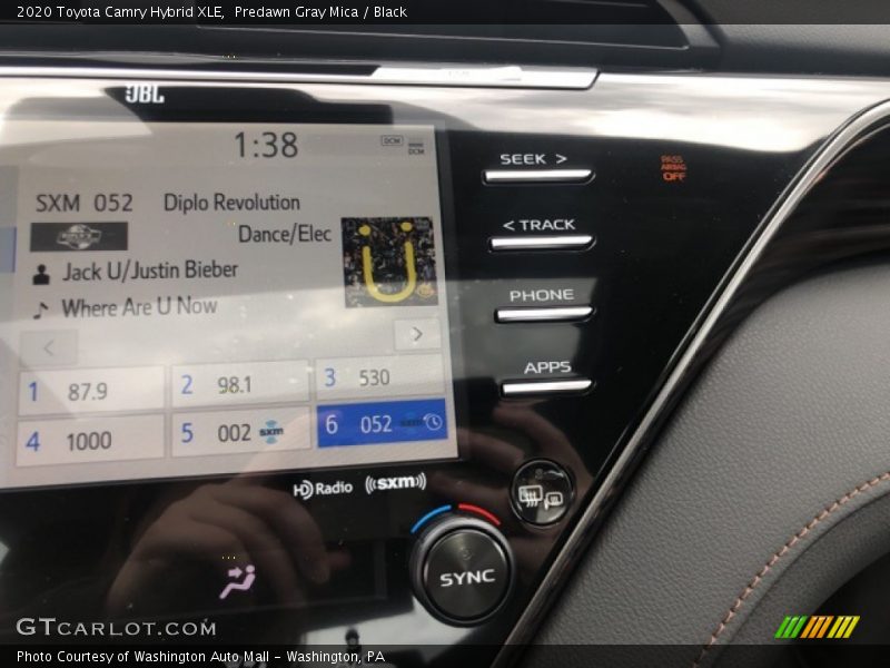 Predawn Gray Mica / Black 2020 Toyota Camry Hybrid XLE