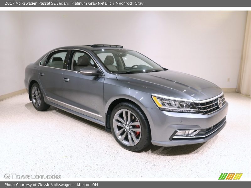 Front 3/4 View of 2017 Passat SE Sedan