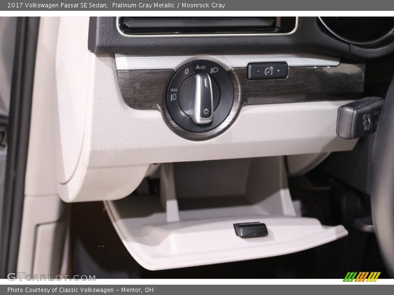 Controls of 2017 Passat SE Sedan
