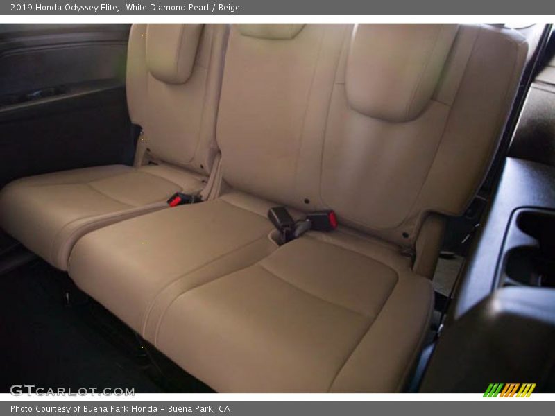 White Diamond Pearl / Beige 2019 Honda Odyssey Elite