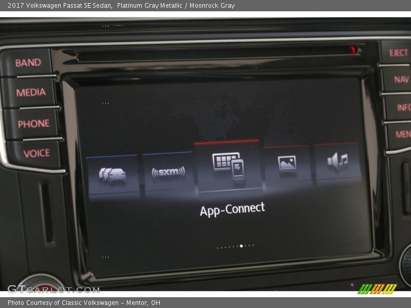 Controls of 2017 Passat SE Sedan