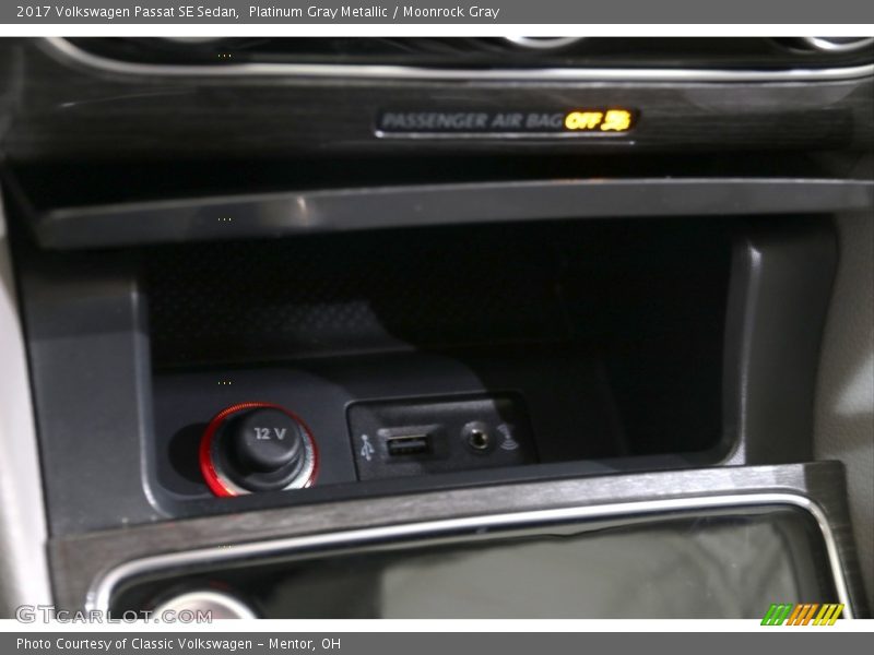 Platinum Gray Metallic / Moonrock Gray 2017 Volkswagen Passat SE Sedan