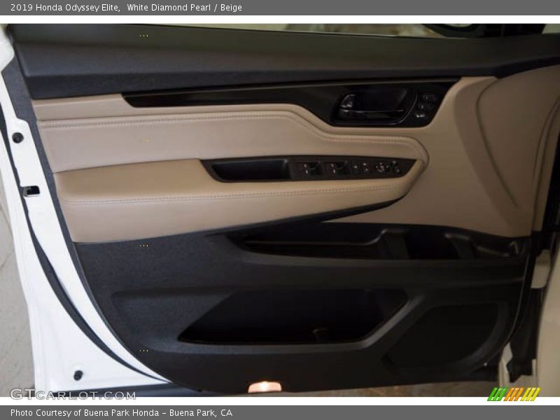 White Diamond Pearl / Beige 2019 Honda Odyssey Elite
