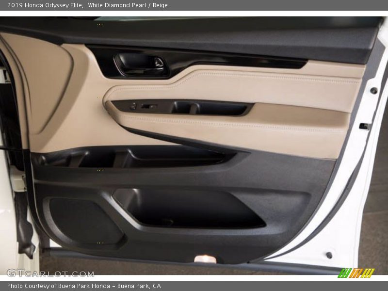 White Diamond Pearl / Beige 2019 Honda Odyssey Elite