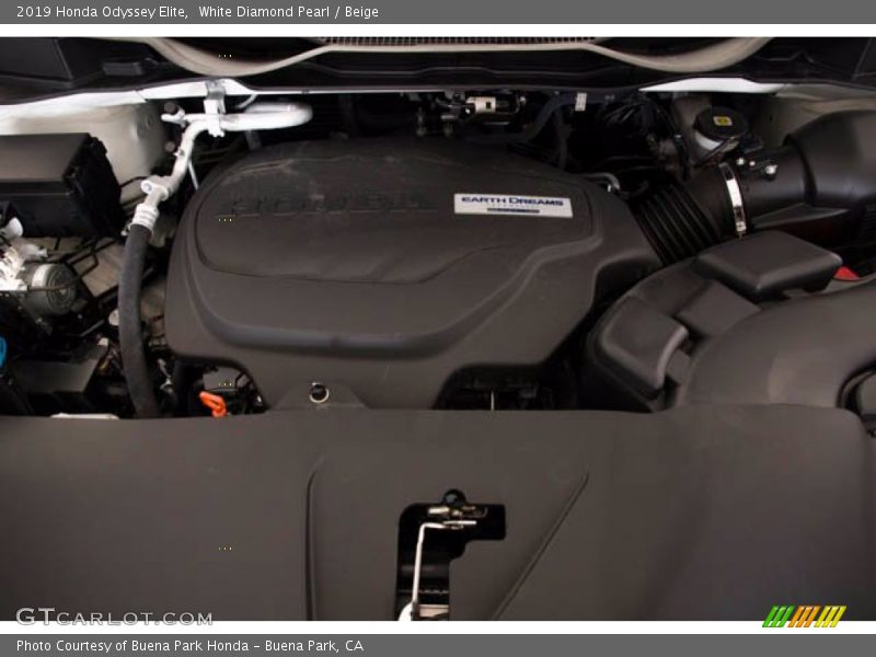 White Diamond Pearl / Beige 2019 Honda Odyssey Elite