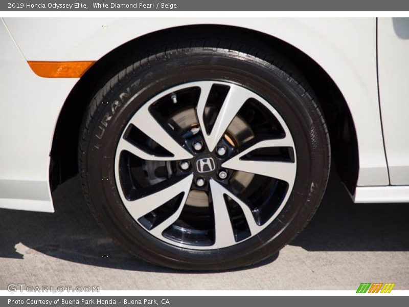 White Diamond Pearl / Beige 2019 Honda Odyssey Elite