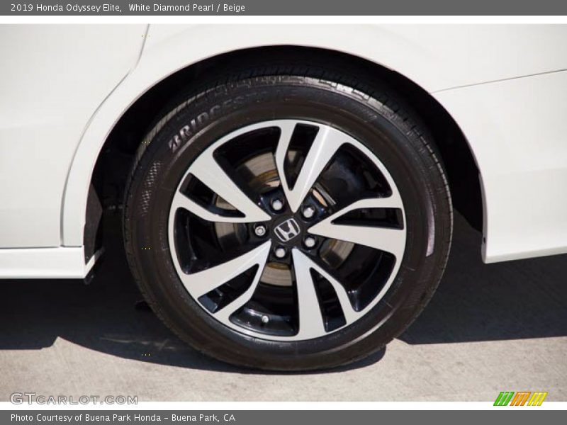 White Diamond Pearl / Beige 2019 Honda Odyssey Elite