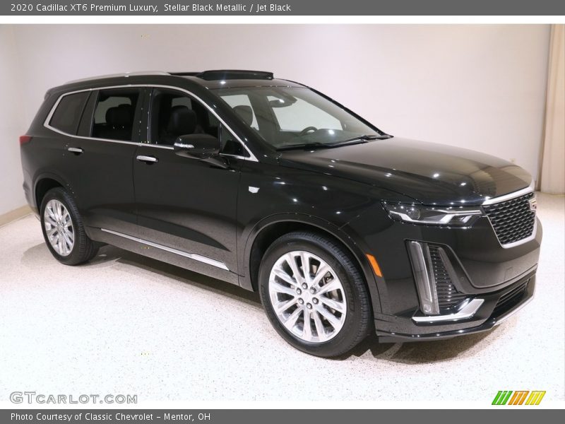 Front 3/4 View of 2020 XT6 Premium Luxury
