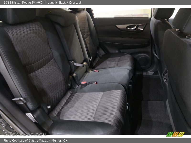 Magnetic Black / Charcoal 2018 Nissan Rogue SV AWD