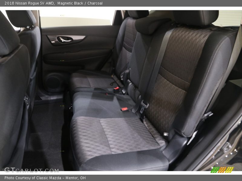 Magnetic Black / Charcoal 2018 Nissan Rogue SV AWD