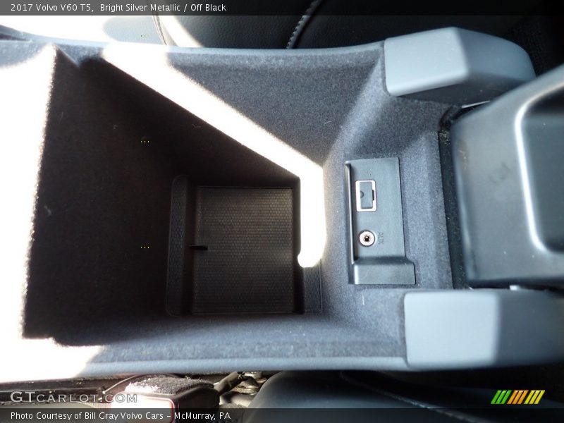 Bright Silver Metallic / Off Black 2017 Volvo V60 T5