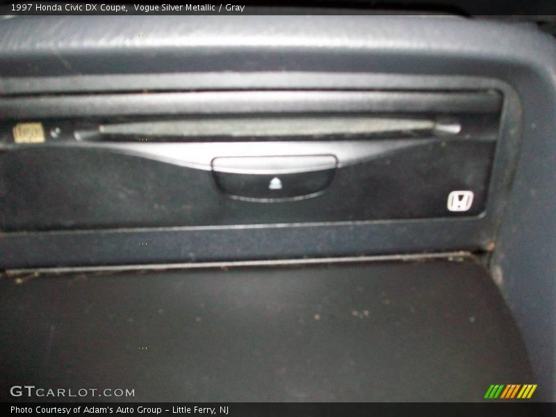 Vogue Silver Metallic / Gray 1997 Honda Civic DX Coupe