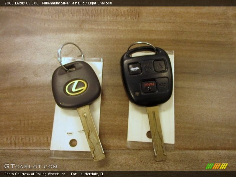 Keys of 2005 GS 300