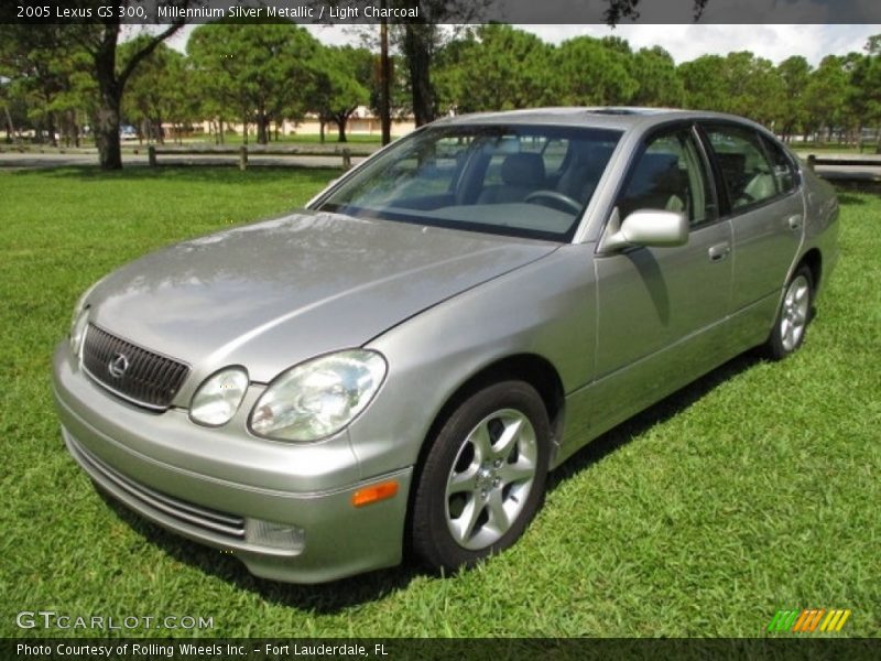 Front 3/4 View of 2005 GS 300