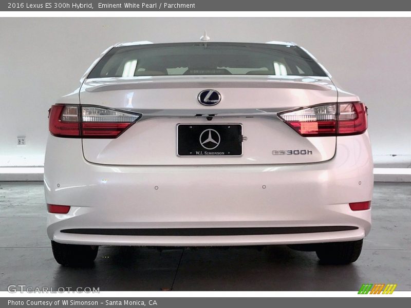  2016 ES 300h Hybrid Eminent White Pearl