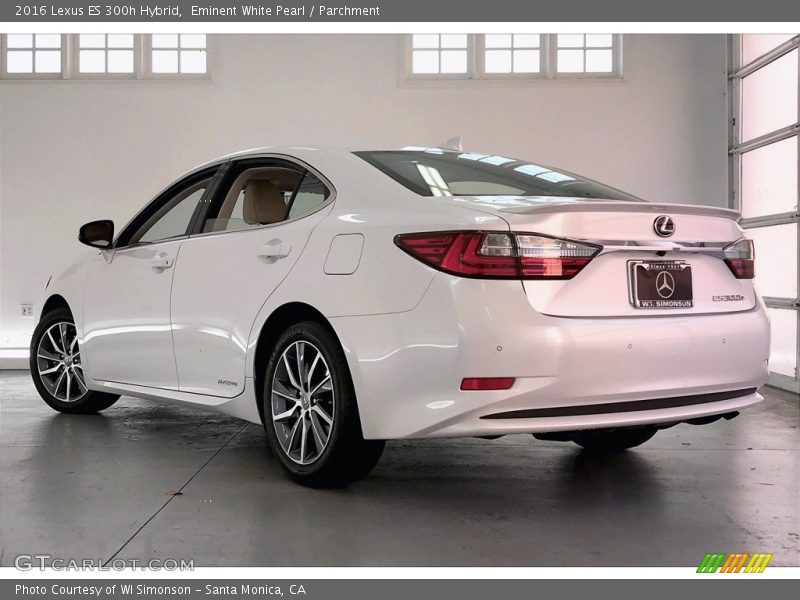Eminent White Pearl / Parchment 2016 Lexus ES 300h Hybrid