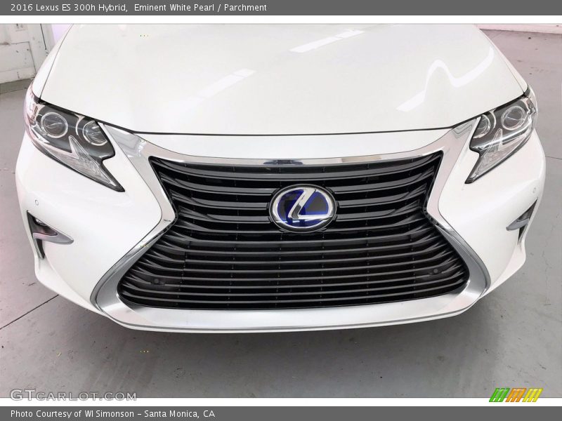 Eminent White Pearl / Parchment 2016 Lexus ES 300h Hybrid