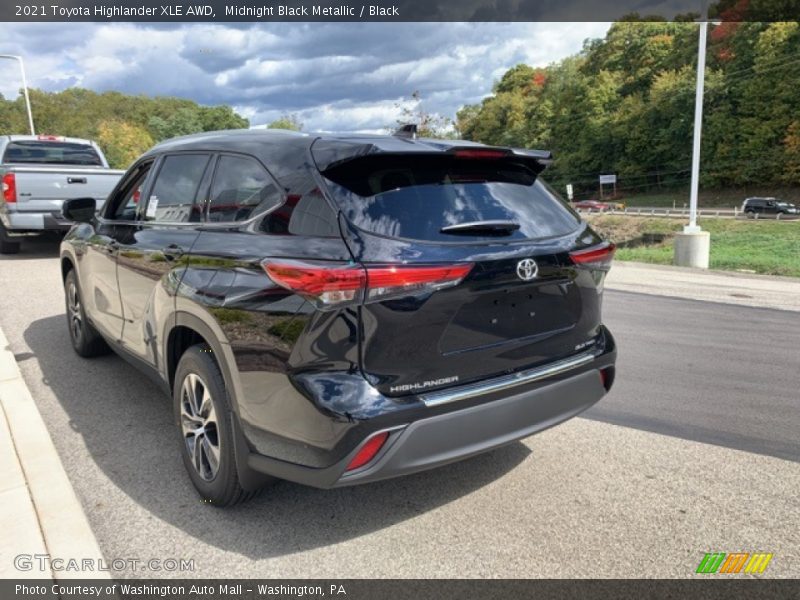 Midnight Black Metallic / Black 2021 Toyota Highlander XLE AWD
