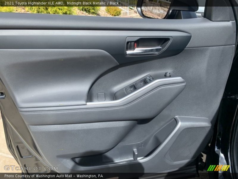 Midnight Black Metallic / Black 2021 Toyota Highlander XLE AWD