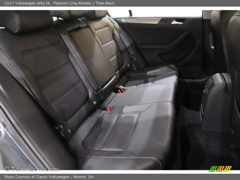 Platinum Gray Metallic / Titan Black 2017 Volkswagen Jetta SE