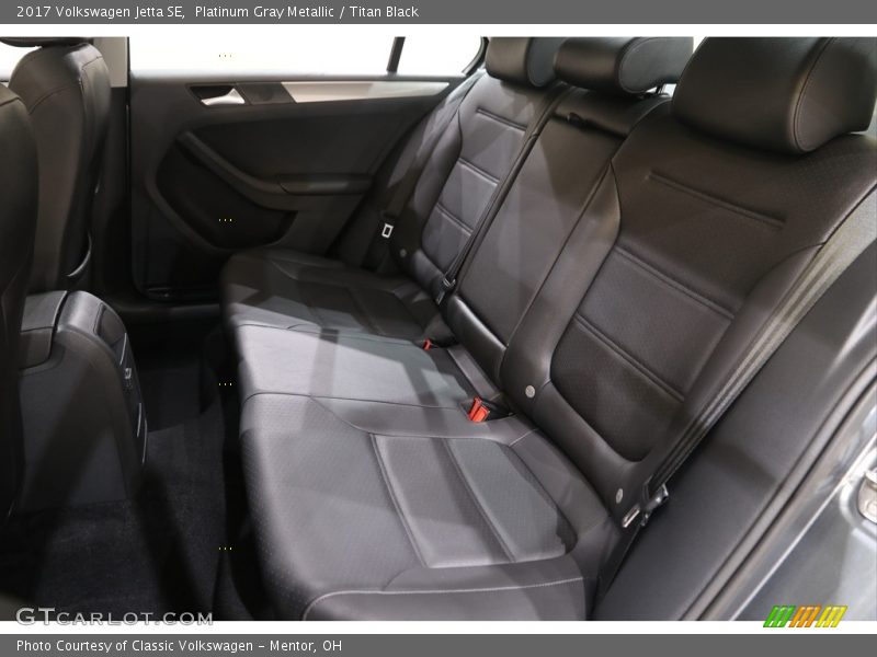 Platinum Gray Metallic / Titan Black 2017 Volkswagen Jetta SE