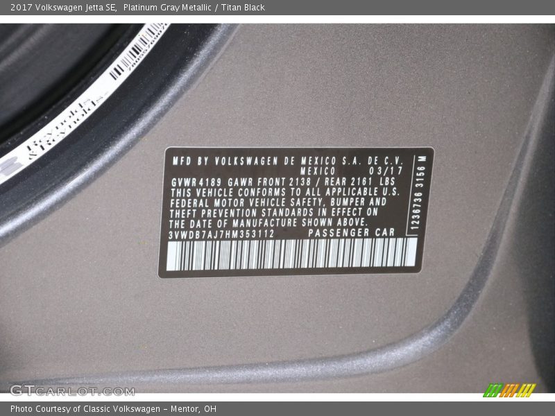 Platinum Gray Metallic / Titan Black 2017 Volkswagen Jetta SE