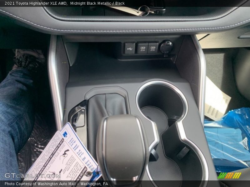 Midnight Black Metallic / Black 2021 Toyota Highlander XLE AWD