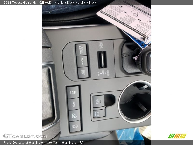 Midnight Black Metallic / Black 2021 Toyota Highlander XLE AWD