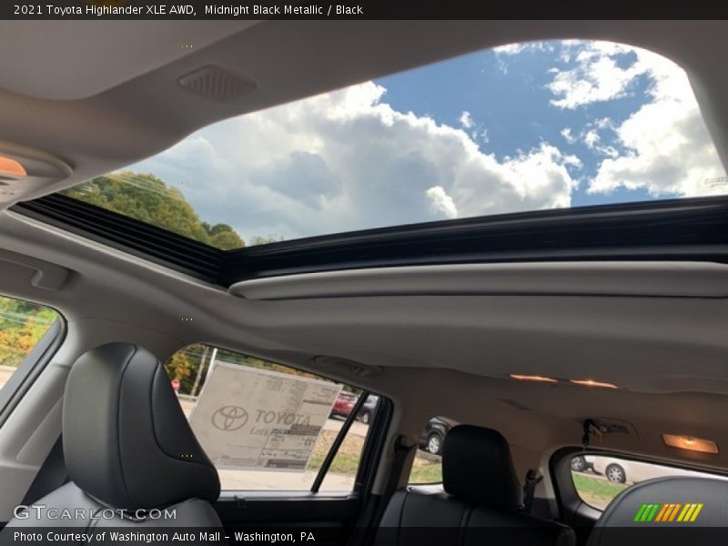 Midnight Black Metallic / Black 2021 Toyota Highlander XLE AWD