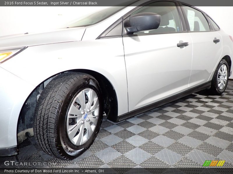 Ingot Silver / Charcoal Black 2016 Ford Focus S Sedan