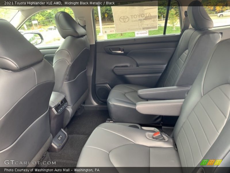 Midnight Black Metallic / Black 2021 Toyota Highlander XLE AWD