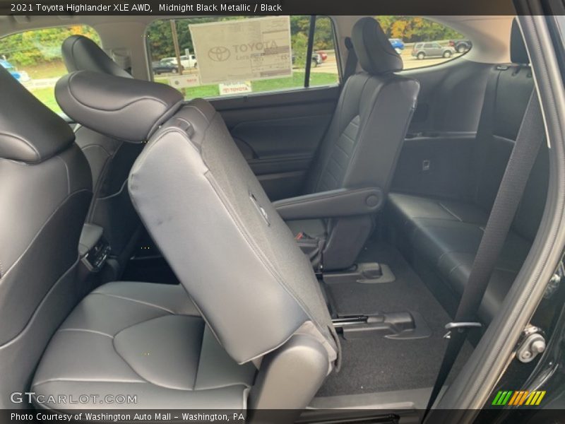 Midnight Black Metallic / Black 2021 Toyota Highlander XLE AWD