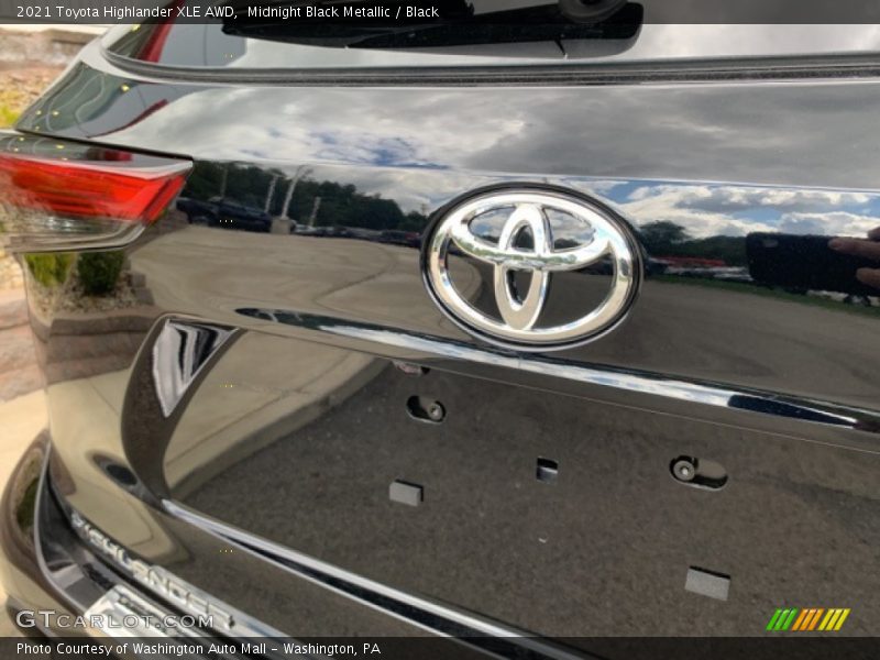 Midnight Black Metallic / Black 2021 Toyota Highlander XLE AWD