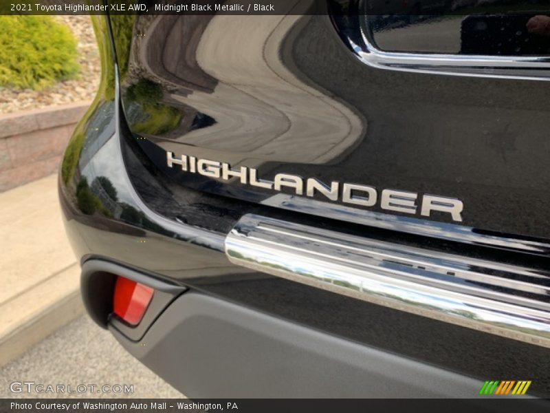 Midnight Black Metallic / Black 2021 Toyota Highlander XLE AWD