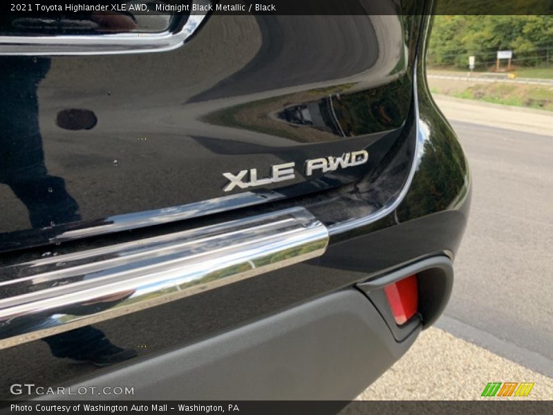 Midnight Black Metallic / Black 2021 Toyota Highlander XLE AWD