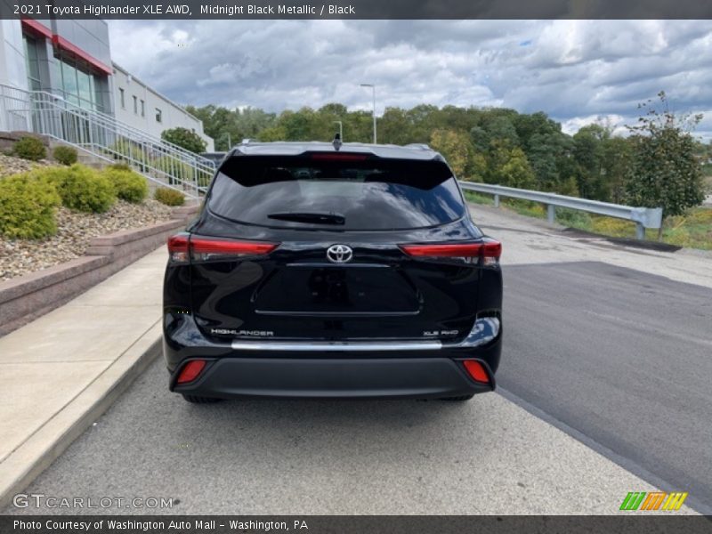 Midnight Black Metallic / Black 2021 Toyota Highlander XLE AWD