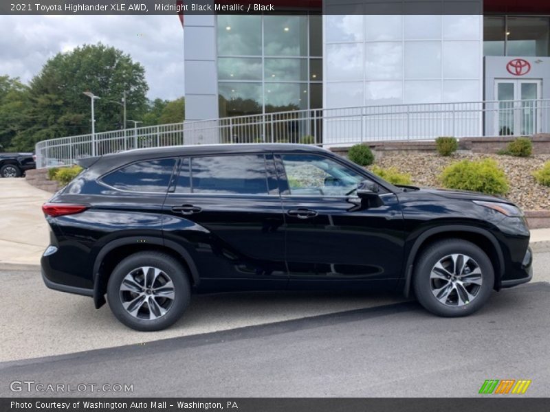 Midnight Black Metallic / Black 2021 Toyota Highlander XLE AWD