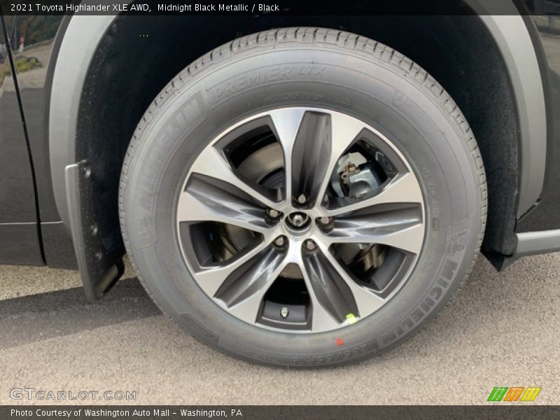 Midnight Black Metallic / Black 2021 Toyota Highlander XLE AWD
