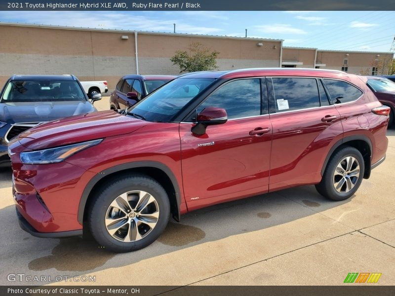 Ruby Flare Pearl / Black 2021 Toyota Highlander Hybrid XLE AWD
