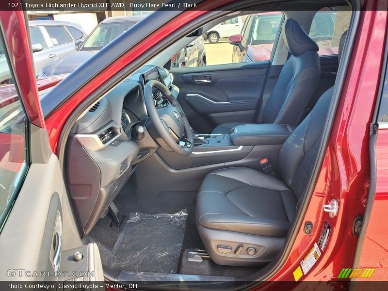 Ruby Flare Pearl / Black 2021 Toyota Highlander Hybrid XLE AWD
