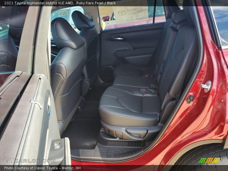 Ruby Flare Pearl / Black 2021 Toyota Highlander Hybrid XLE AWD