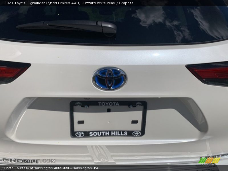 Blizzard White Pearl / Graphite 2021 Toyota Highlander Hybrid Limited AWD