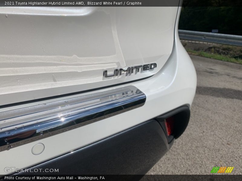  2021 Highlander Hybrid Limited AWD Logo