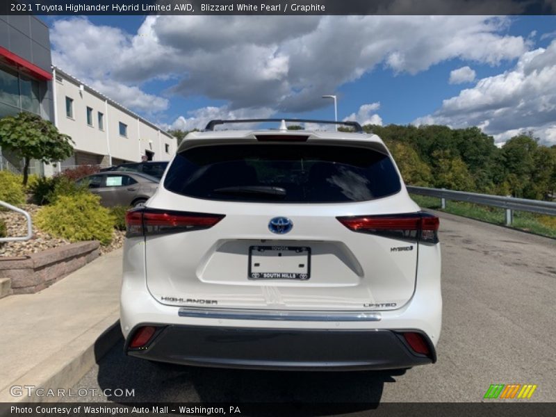 Blizzard White Pearl / Graphite 2021 Toyota Highlander Hybrid Limited AWD