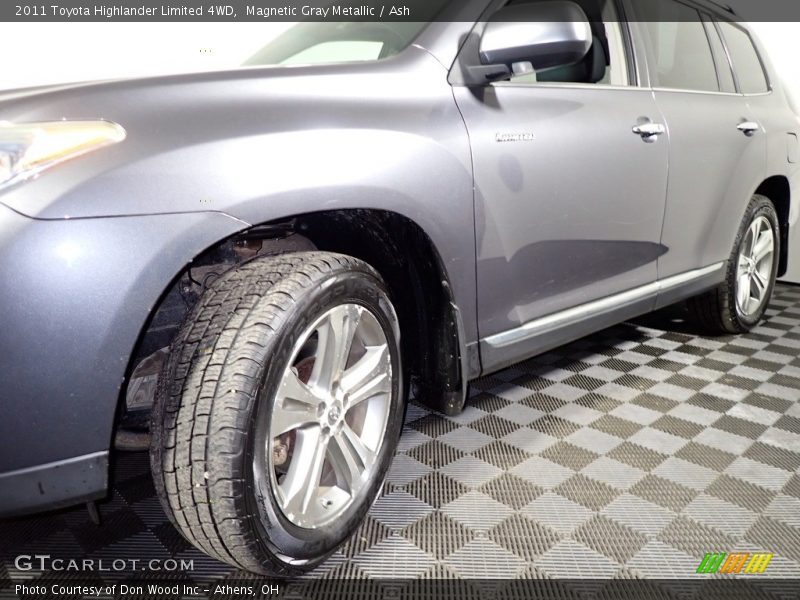 Magnetic Gray Metallic / Ash 2011 Toyota Highlander Limited 4WD