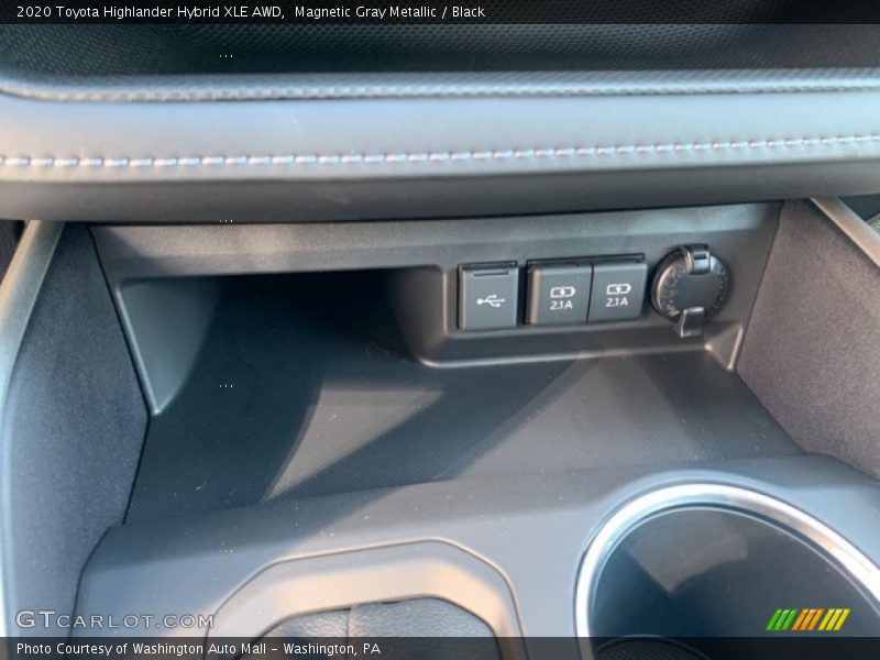 Magnetic Gray Metallic / Black 2020 Toyota Highlander Hybrid XLE AWD