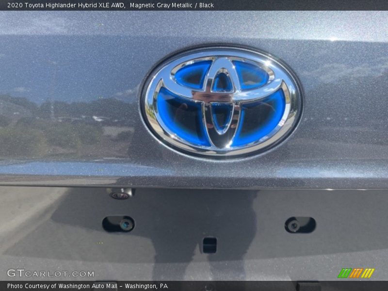 Magnetic Gray Metallic / Black 2020 Toyota Highlander Hybrid XLE AWD