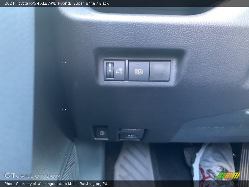 Super White / Black 2021 Toyota RAV4 XLE AWD Hybrid