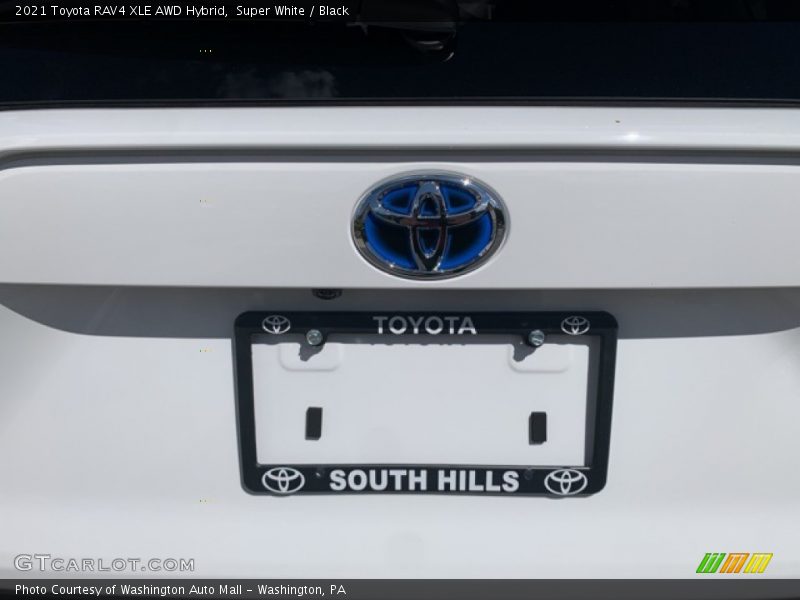 Super White / Black 2021 Toyota RAV4 XLE AWD Hybrid